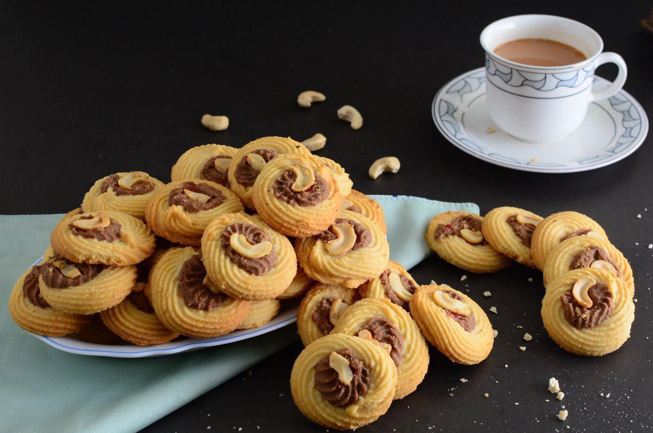 Almond and Cashew Caramel Christmas Cookies