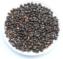 Image of a white plate full of black Mucuna Pruriens Seeds
