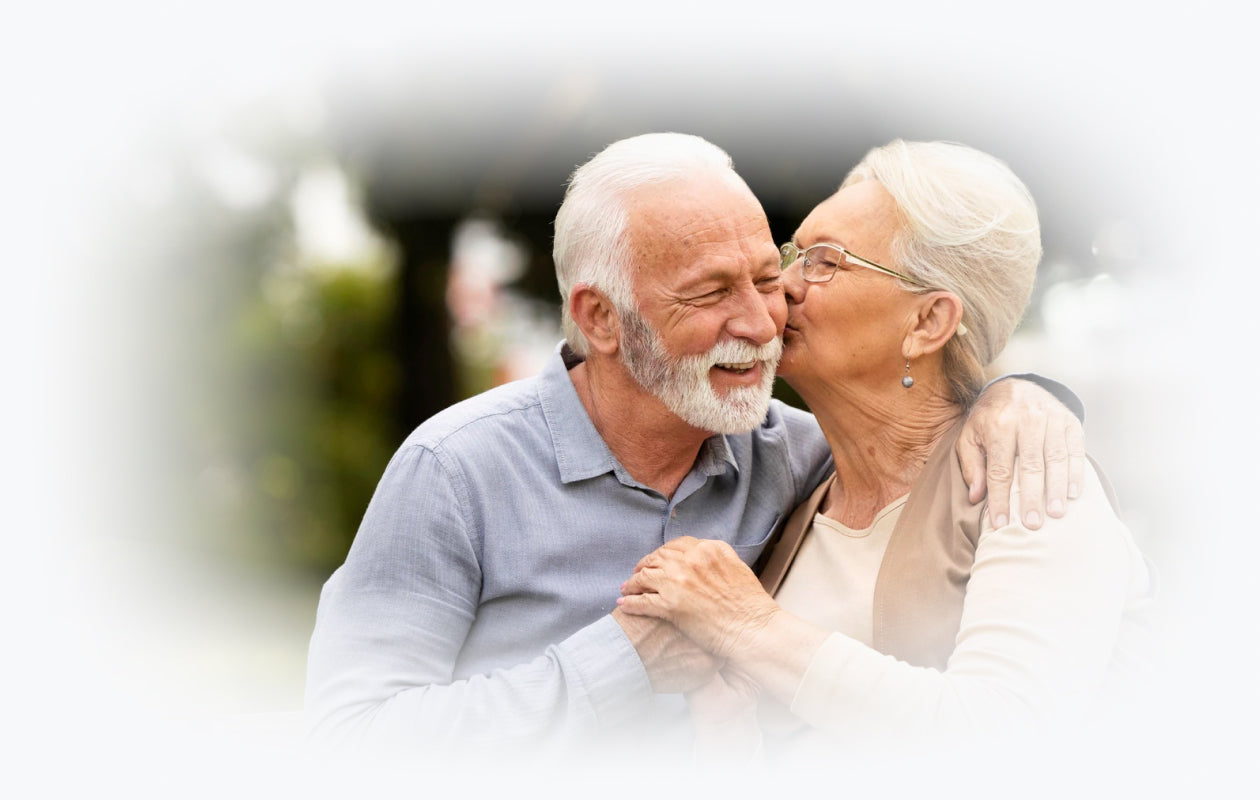 Image of old couple with Alzheimer's hugging like in The Notebook movie