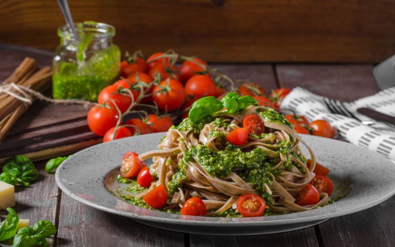 [Recipe] Superfood Pesto Pasta with Spinach, Garlic and Basil