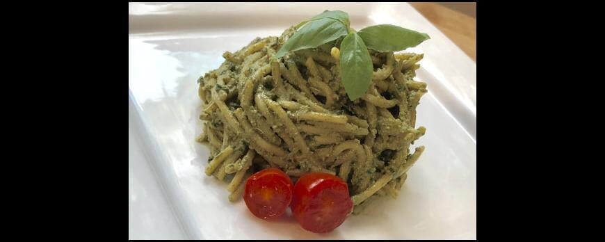 [Recipe] Superfood Pesto Pasta with Spinach, Garlic and Basil