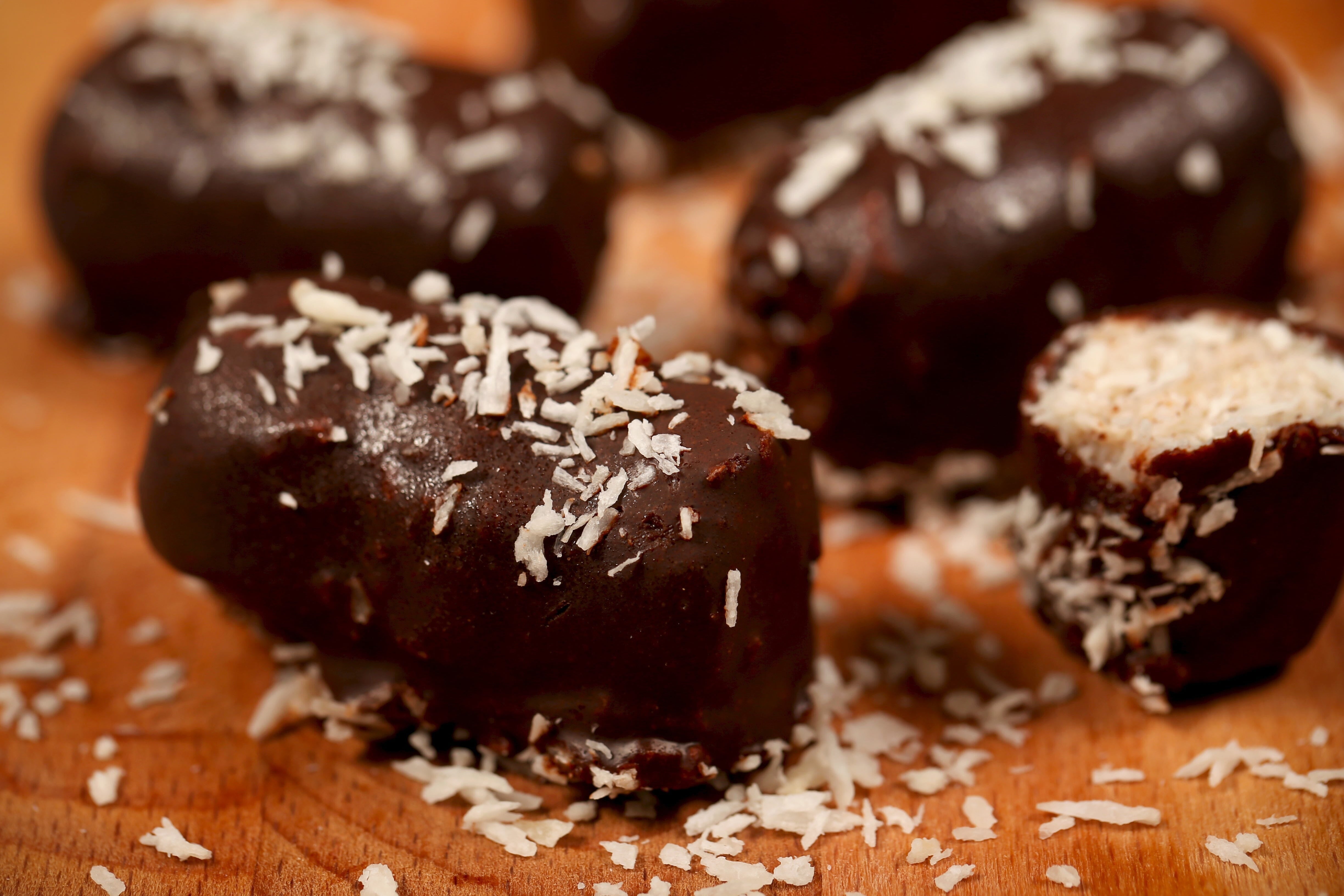 Sugar-free dark chocolate coconut bar (No-bake)